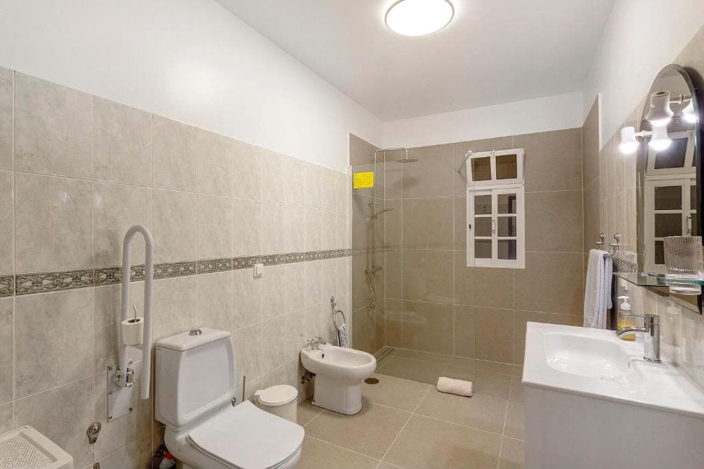Salle de bain avec douche à l'italienne